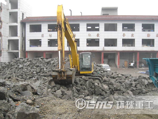 環保節能移動碎石機在沙石及建筑垃圾破碎制造業盛行