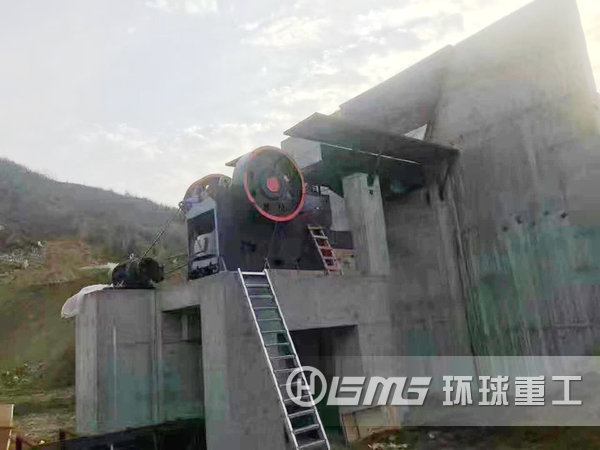 建渣粉碎機使用現場
