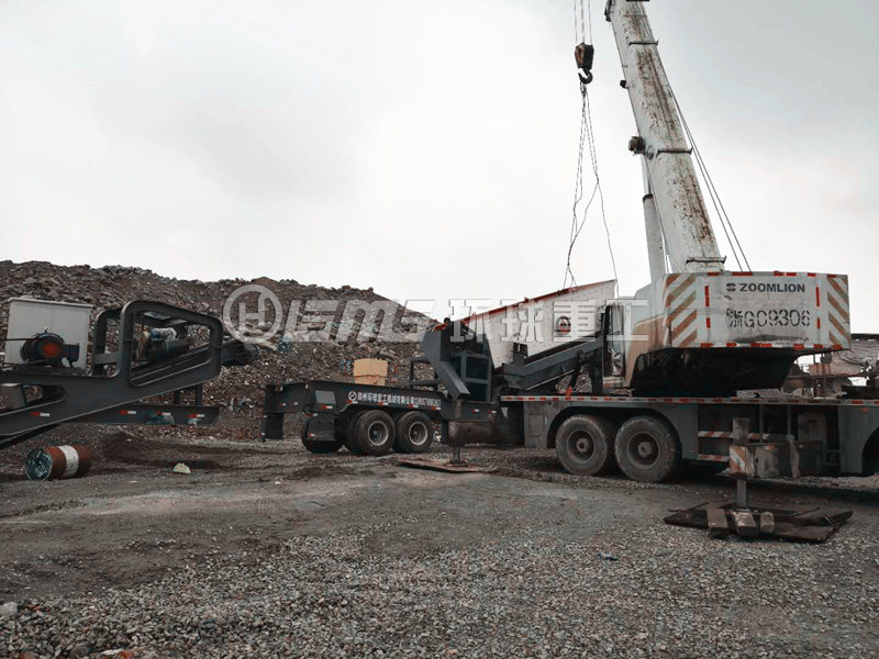 輪胎式建筑垃圾篩分站安裝完畢