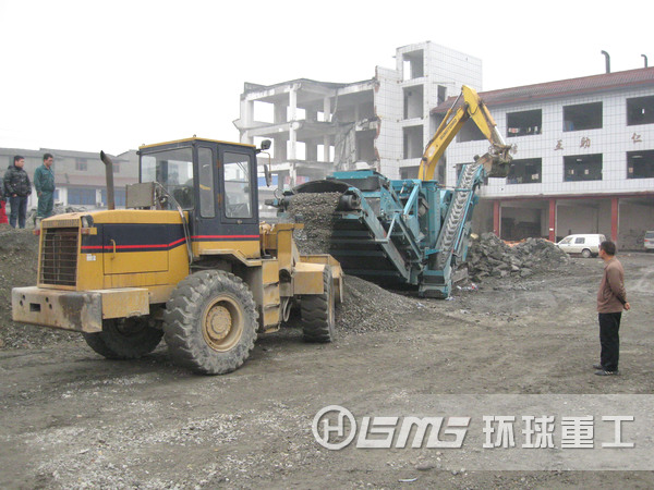流動式建筑垃圾破碎機破碎建筑廢棄物經濟價值高