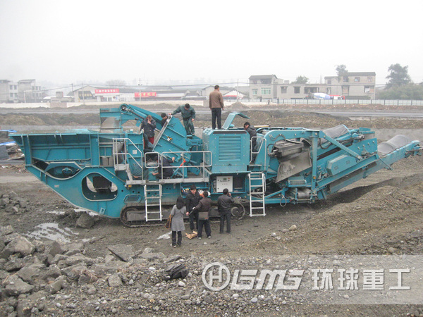 移動式建筑垃圾粉碎機安裝現場